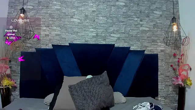 Snapshot of Sophia_Brunett chatting on October 13, 12:52 pm Sophia Brunett online show from October 13, 12:52 pm