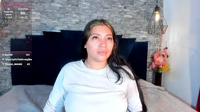 Sophia Brunett online show from February 24, 11:31 am