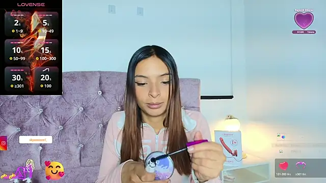 Skye Moore online show from October 21, 12:09 pm