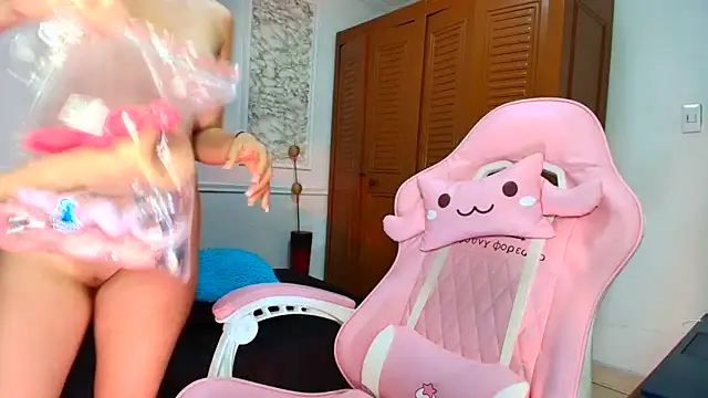 Danella houston online show from December 16, 11:32 pm