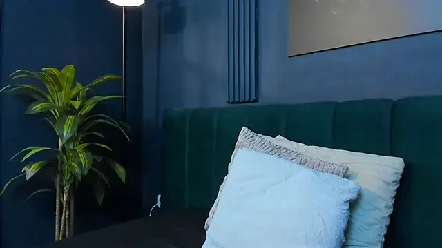 scarlet edwars online show from November 7, 8:47 pm