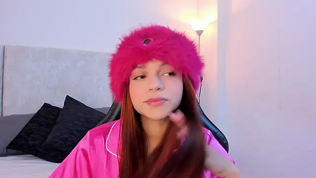 Giselle Lauren online show from March 10, 9:19 pm