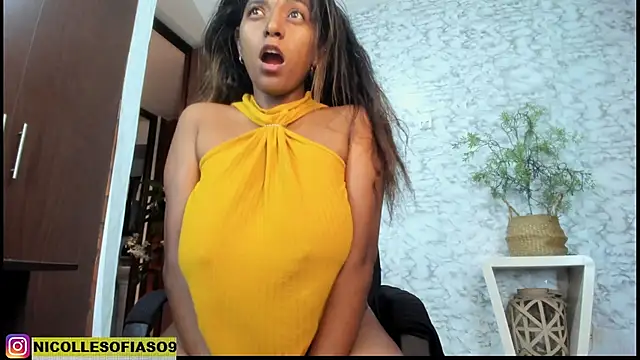 Snapshot of nicollesofia2 chatting on October 8, 12:26 am nicollesofia2 online show from October 8, 12:26 am