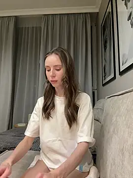 RosieMills online show from March 1, 5:12 pm