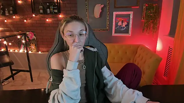 PhilippaAdamas online show from September 8, 8:19 pm