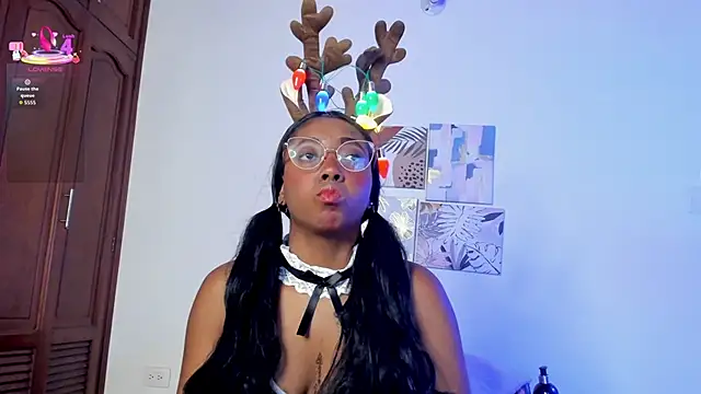 alejandra-cortes online show from December 2, 11:45 am