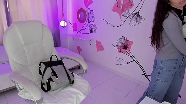 Isabela Fiorelli online show from January 7, 1:25 pm