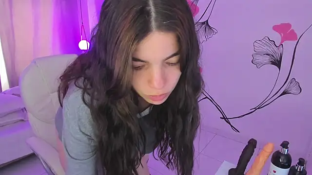 Isabela Fiorelli online show from December 4, 1:13 pm