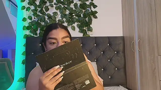 lauravince online show from June 13, 9:23 pm