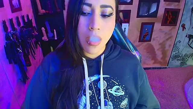 cherryy bombshelll online show from January 7, 5:49 pm