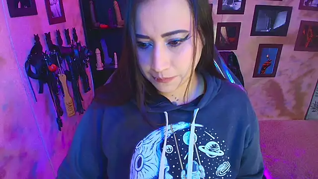 cherryy bombshelll online show from February 13, 5:36 pm