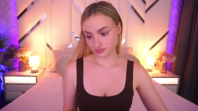 LindsieGreyy online show from June 18, 12:10 pm