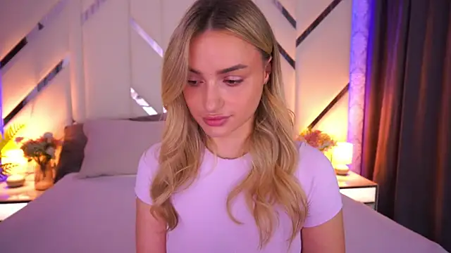 LindsieGreyy online show from July 23, 6:43 am