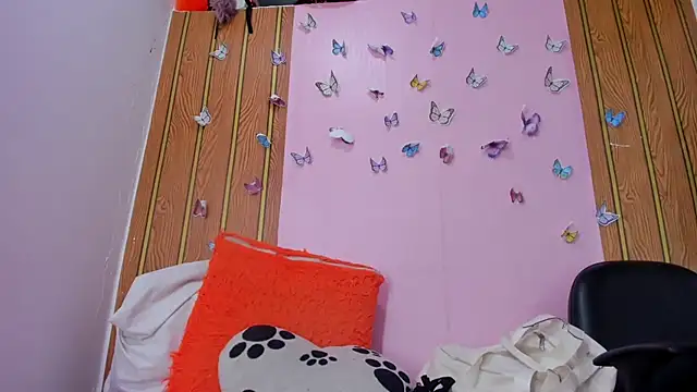 camilagreeco online show from December 19, 1:47 pm