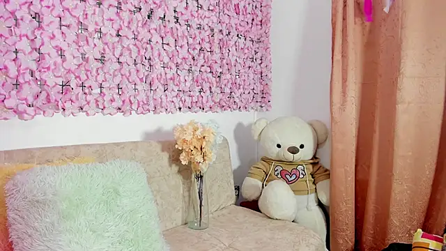 Snapshot of Lynda_Bonnie chatting on October 18, 11:35 am Lynda Bonnie online show from October 18, 11:35 am