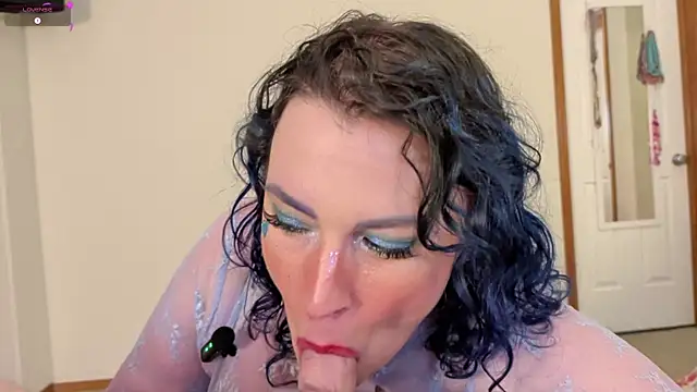 Snapshot of CupcakeCravings chatting on October 15, 6:54 pm CupcakeCravings online show from October 15, 6:54 pm