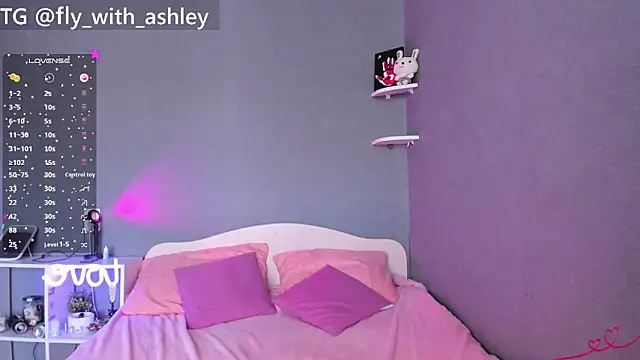 Snapshot of ashley_lovestory chatting on October 8, 6:18 am ashley lovestory online show from October 8, 6:18 am