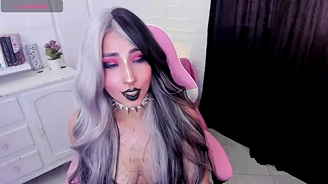 Snapshot of Nyx_Blackmoon chatting on October 11, 4:10 pm Nyx Blackmoon online show from October 11, 4:10 pm