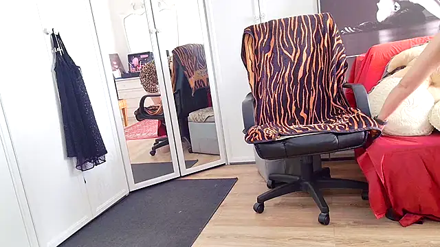 Chanel Noire online show from April 28, 1:26 pm