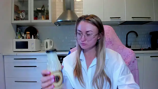 Snapshot of your_Goddess_Eva chatting on October 6, 8:31 am your Goddess Eva online show from October 6, 8:31 am