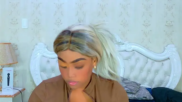 Snapshot of TianahGlow chatting on October 17, 5:38 pm TianahGlow online show from October 17, 5:38 pm