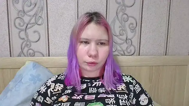 Little kitsune1707 online show from December 4, 9:33 am