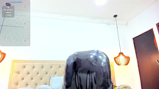 Snapshot of emma_purple_ chatting on October 17, 5:27 pm emma purple  online show from October 17, 5:27 pm