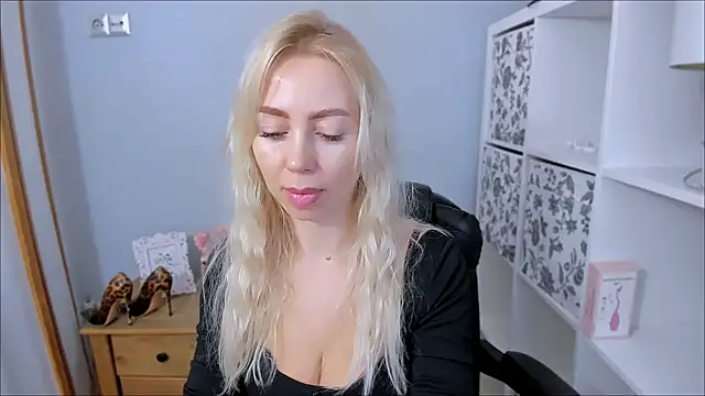 MargaritaRose online show from November 17, 8:26 am