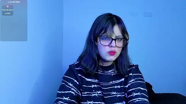 Snapshot of scarleth_shadow chatting on October 4, 1:44 am scarleth shadow online show from October 4, 1:44 am