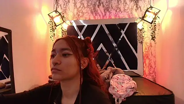 charlotte bluee online show from December 18, 6:56 pm