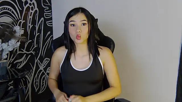 Arii moon online show from April 1, 8:06 pm