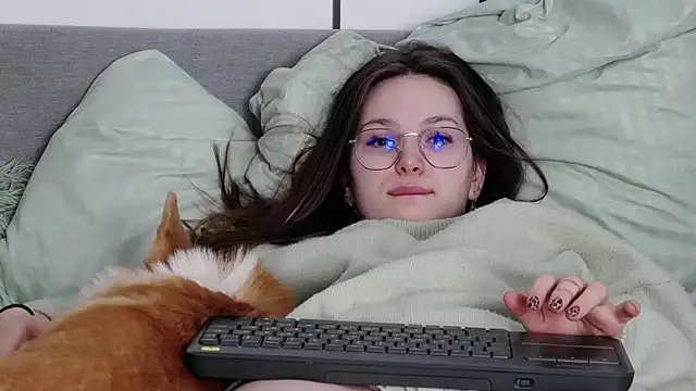 -Amora online show from April 7, 11:12 am