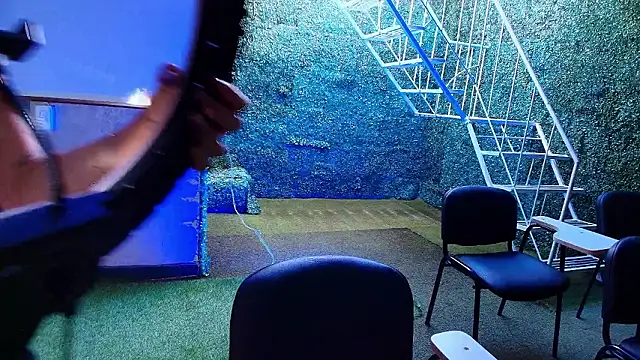 MelanieHillss online show from February 3, 8:45 pm