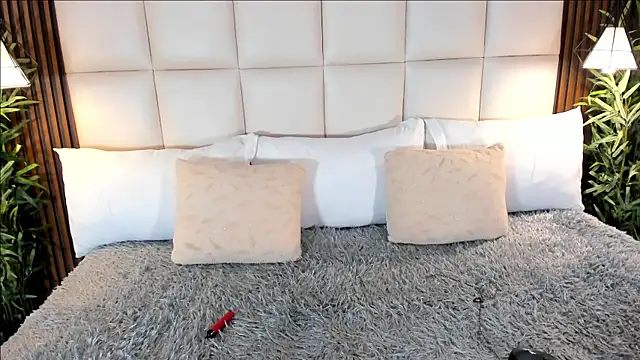 MelanieHillss online show from March 4, 4:08 am