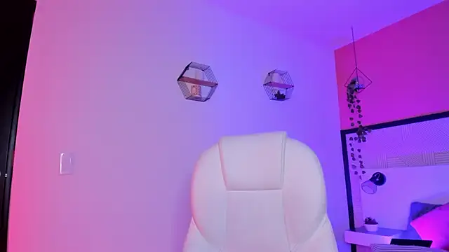 Bella walker  online show from April 16, 9:39 pm