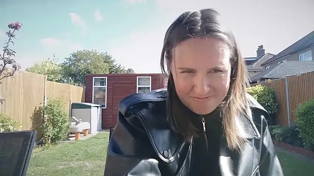 eatmypie69 online show from April 21, 9:27 am