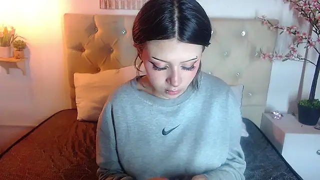 fyreandfox  online show from November 2, 8:45 pm