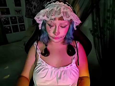 Snapshot of blue_katt chatting on October 18, 9:49 pm blue katt online show from October 18, 9:49 pm