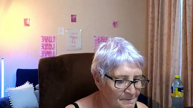 Sandra Snowflake online show from July 28, 4:39 pm