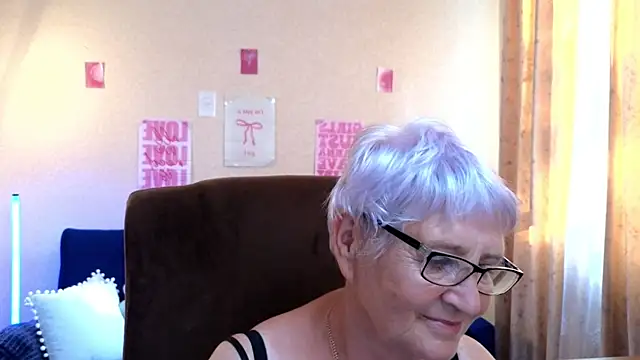 Sandra Snowflake online show from July 28, 3:21 pm