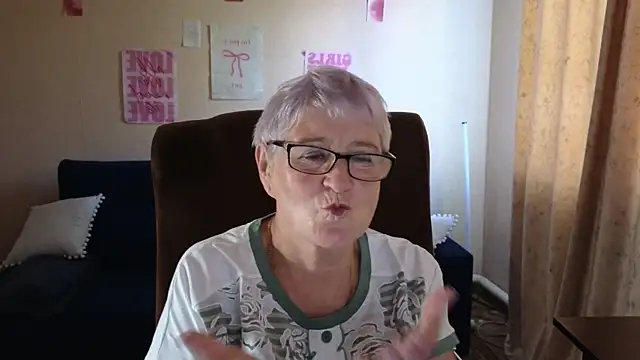 Sandra Snowflake online show from July 16, 4:06 am