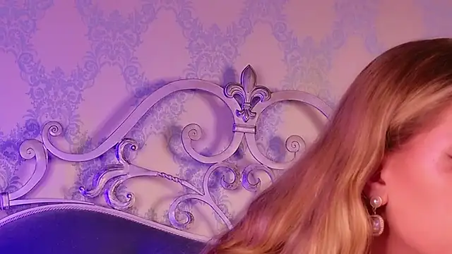 Snapshot of BECKI_VRES chatting on October 5, 9:20 pm BECKI VRES online show from October 5, 9:20 pm