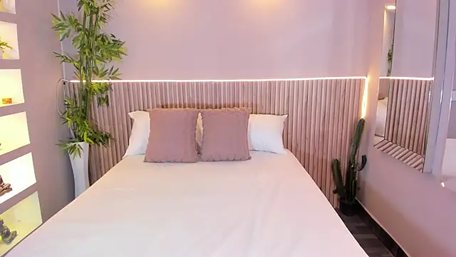 GeorginaReyes online show from March 18, 10:59 pm