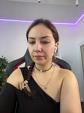 AshleySkott  online show from October 3, 8:30 am