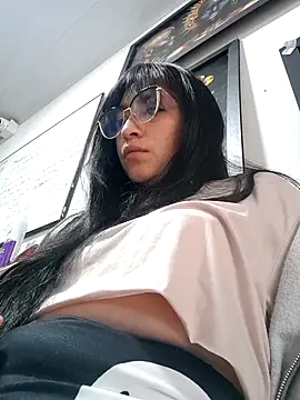 Snapshot of Arielle_lov chatting on October 19, 11:12 am Arielle lov online show from October 19, 11:12 am