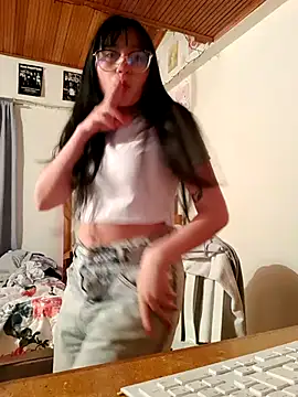 Snapshot of Arielle_lov chatting on October 3, 2:27 am Arielle lov online show from October 3, 2:27 am