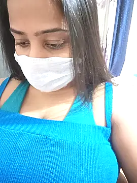 COZY ROZI online show from November 21, 6:10 pm