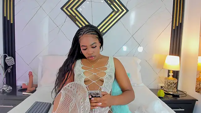 Snapshot of EmilyDiaaz chatting on October 17, 12:41 pm EmilyDiaaz online show from October 17, 12:41 pm