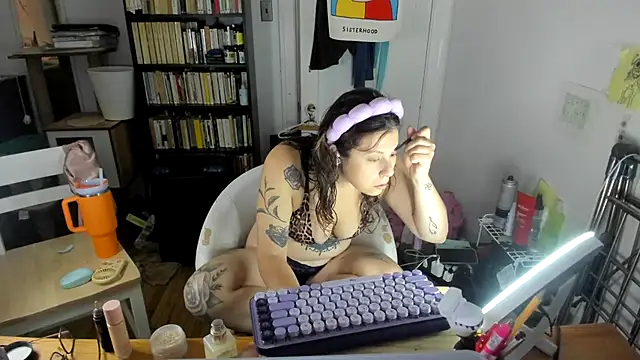 Rosiee69  online show from October 11, 6:32 pm