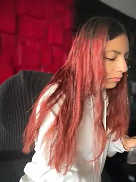 Emily-teen online show from November 11, 1:30 pm